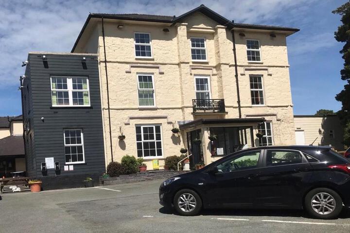 Padarn Hotel