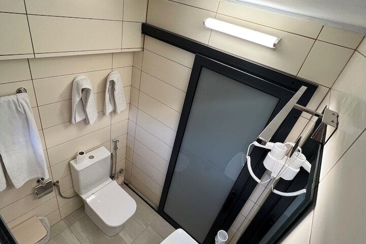 Room 12 of 22