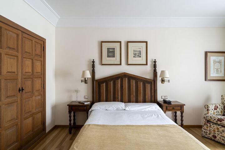 Room 4 of 35