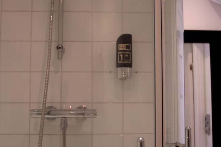 Room 15 of 132