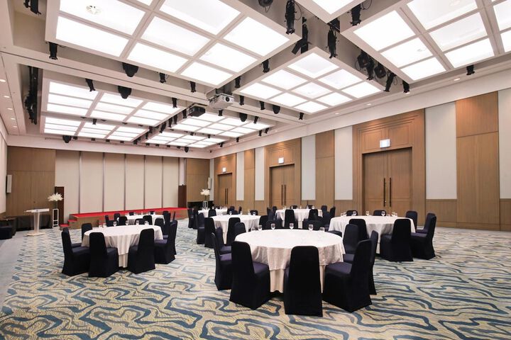 Ballroom/Hall 28 of 39