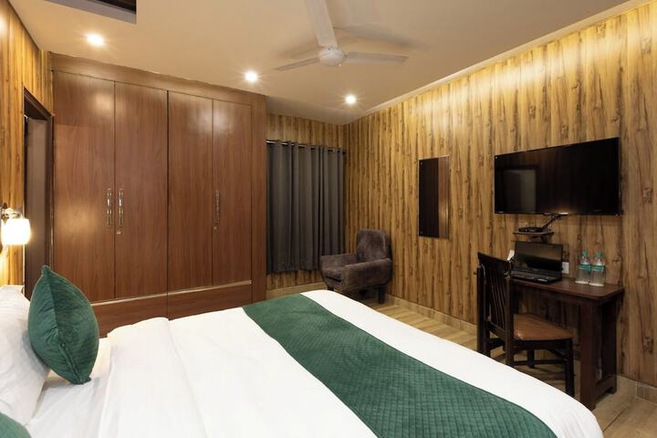 Room 7 of 25