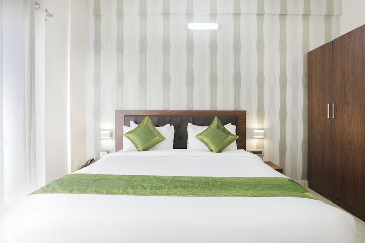 Room 32 of 63