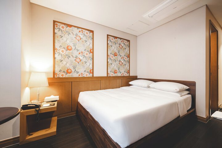 Room 43 of 151