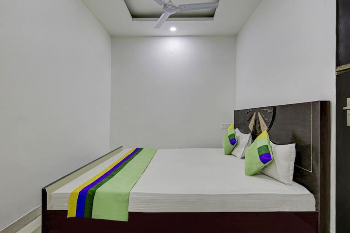 Room 14 of 37