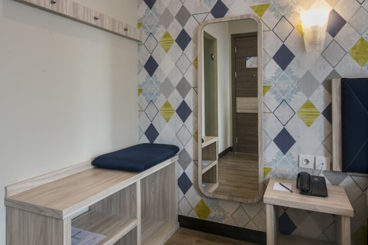 Room 8 of 63