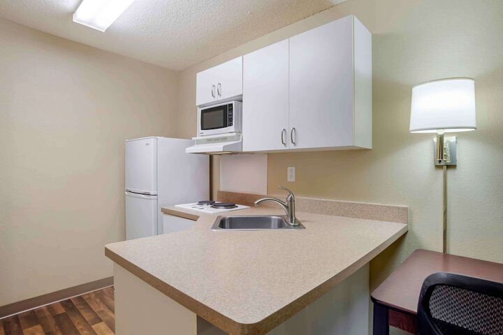 Double Accessible Queen Size Bed (3 of 6)