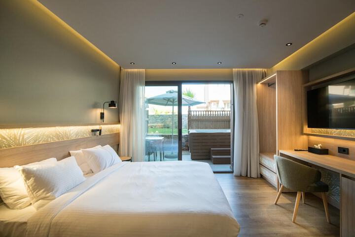 Room 106 of 328