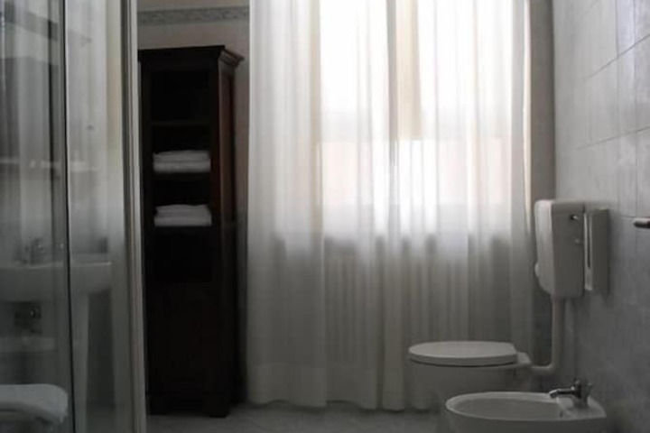 Room 12 of 34