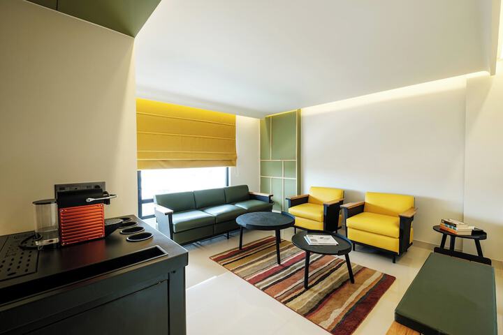 Room 52 of 141