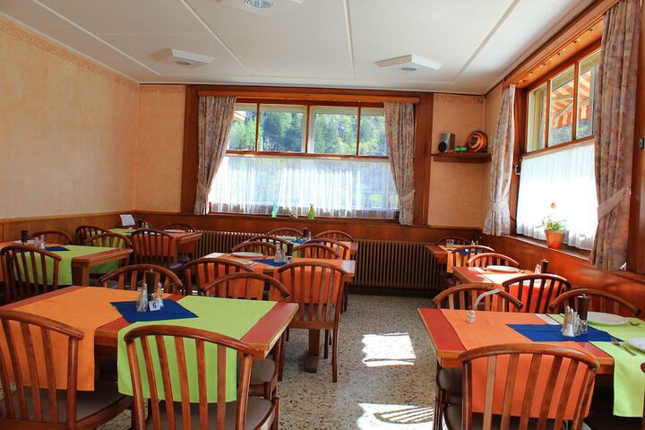 Dining 26 of 47