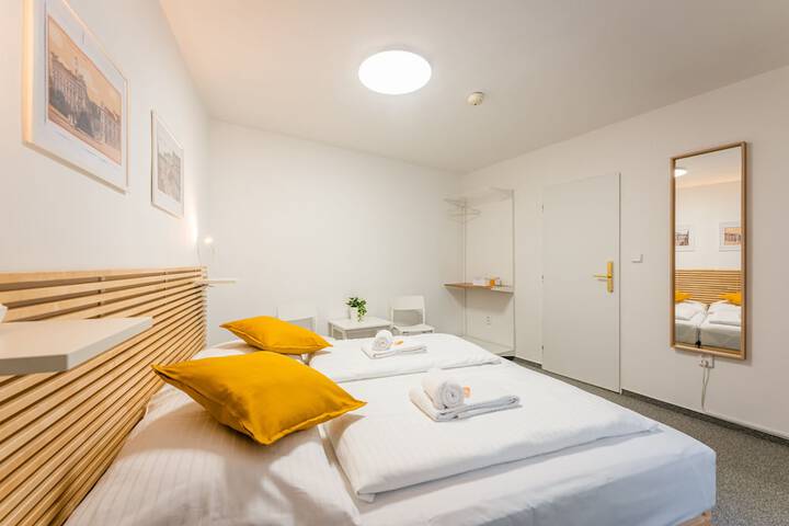 Room 15 of 105