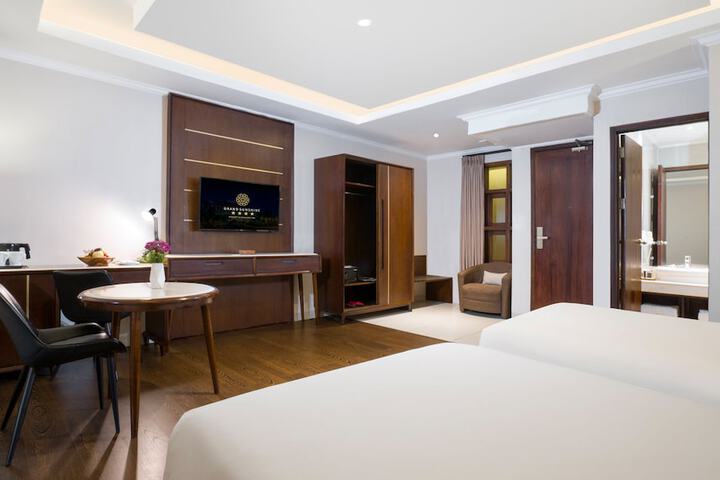 Room 62 of 235