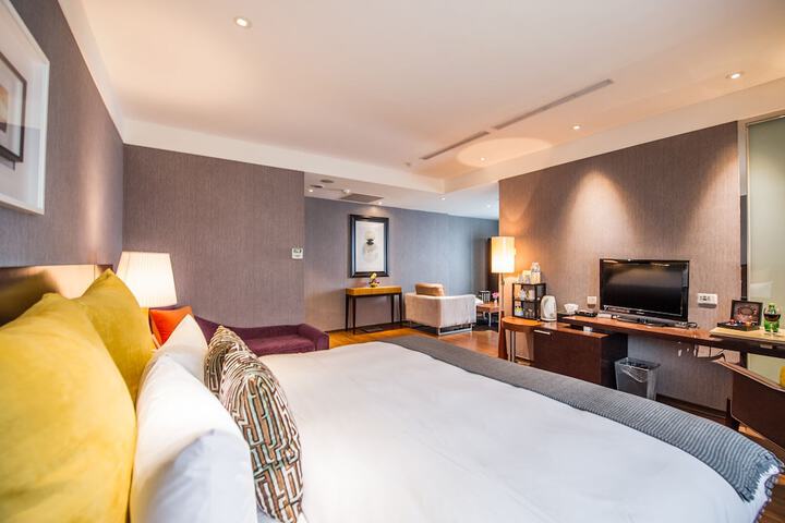 Room 13 of 37