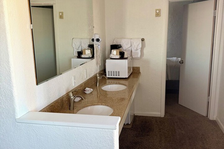 Room 32 of 54