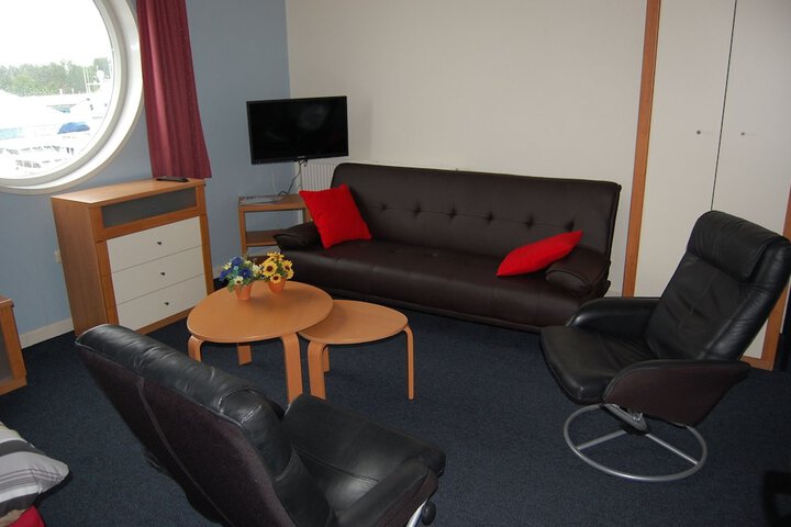 Room 6 of 7