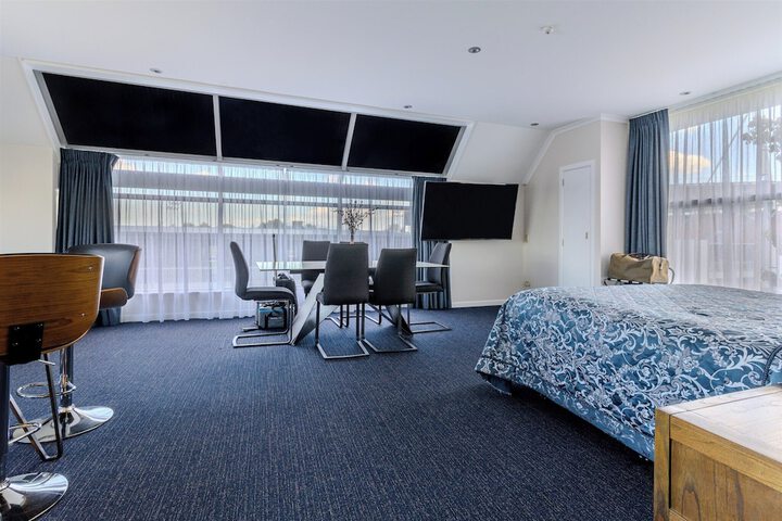Room 8 of 69