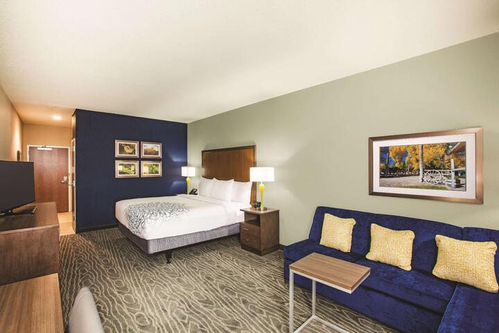 1 King Bed Accessible (3 of 17)