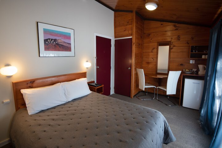 Room 15 of 143