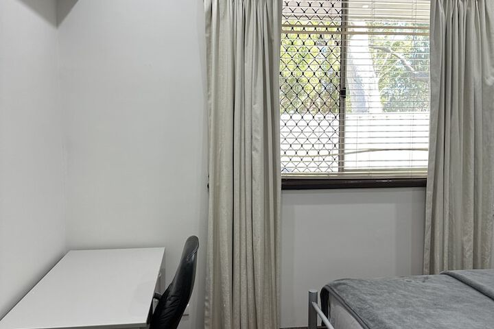 Room 25 of 95