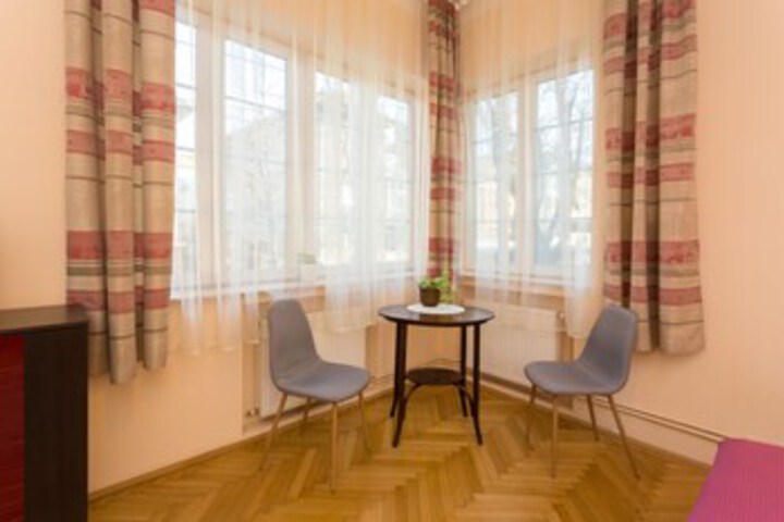 Room 8 of 11