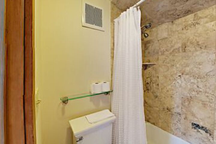 Room 4 of 24