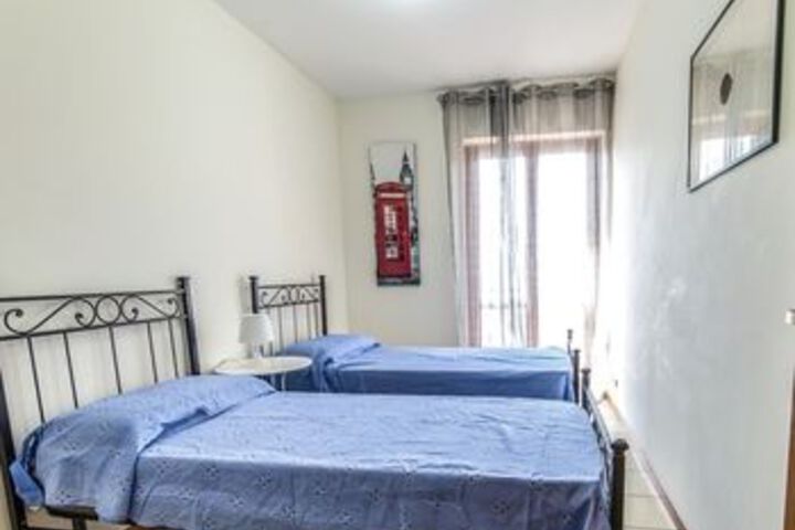 Room 4 of 20