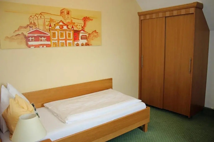 Room 3 of 22