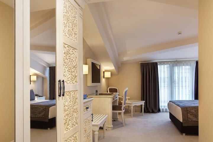 Room 32 of 114