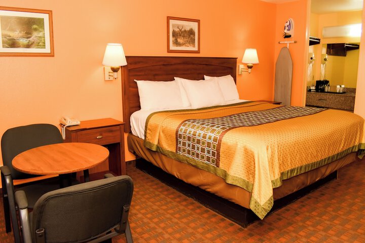 Room 9 of 36
