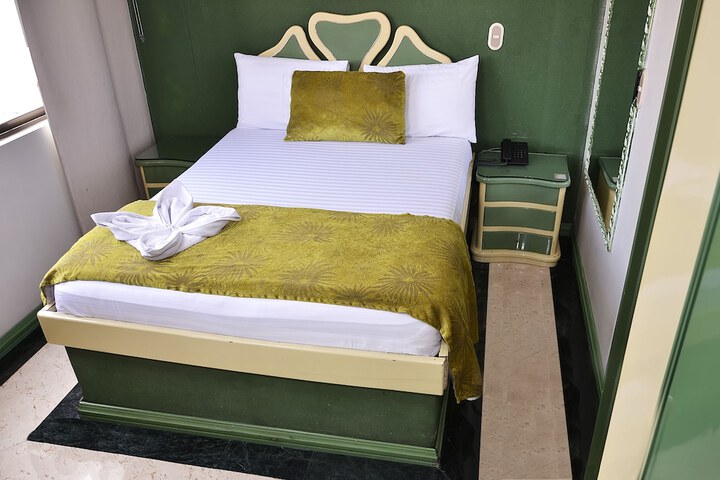 Room 5 of 7