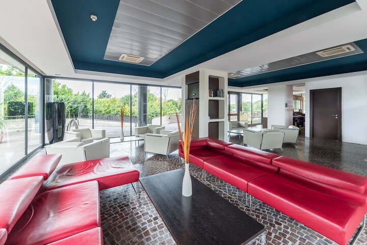 Guest Lobby