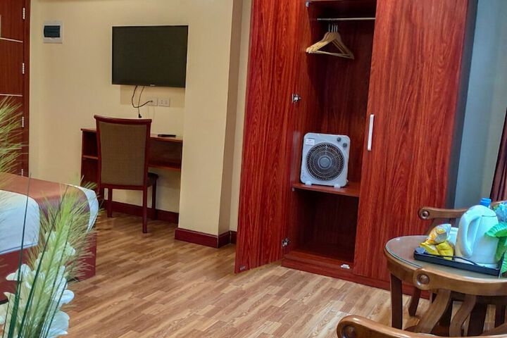 Room 28 of 63