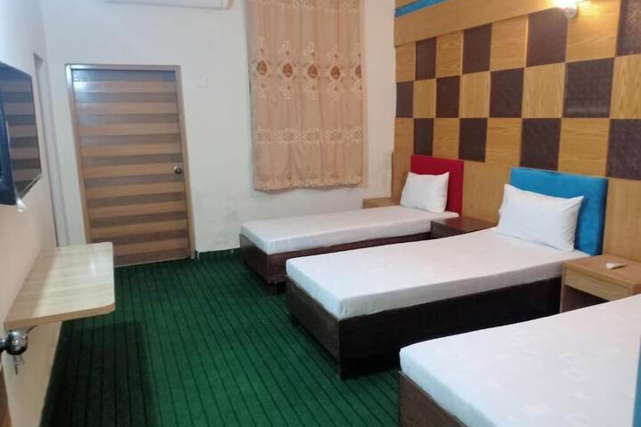 Room 12 of 25