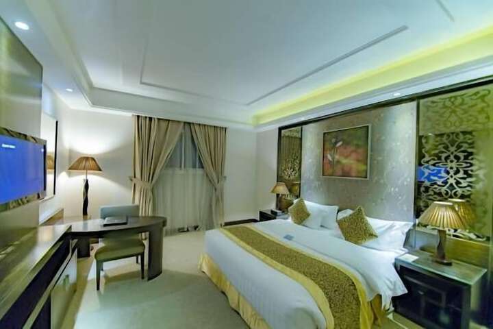 Room 9 of 35