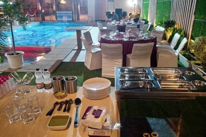 Dining 55 of 61
