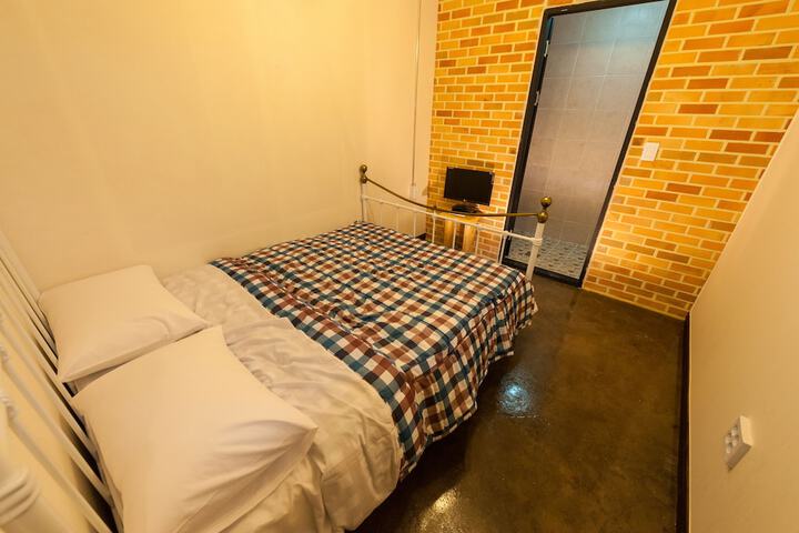 Room 5 of 151