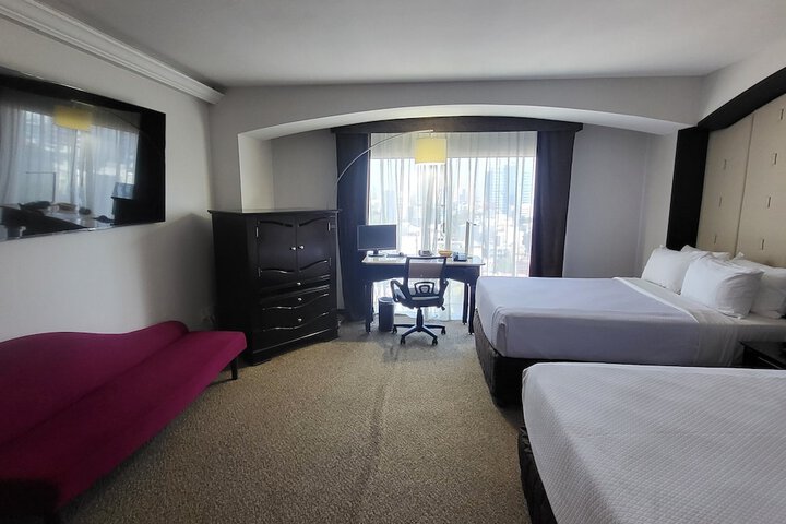 Room 9 of 33