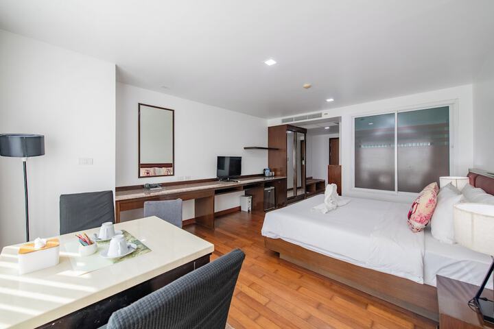 Room 13 of 36