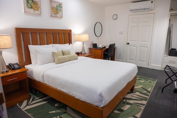 Room 4 of 81