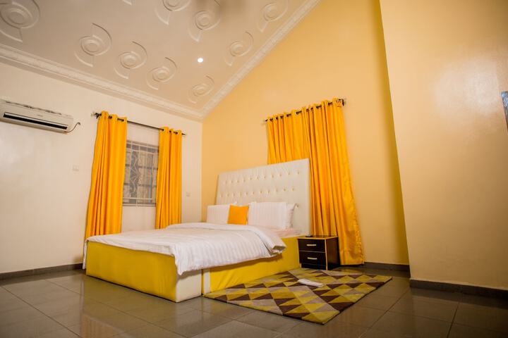 Room 12 of 16