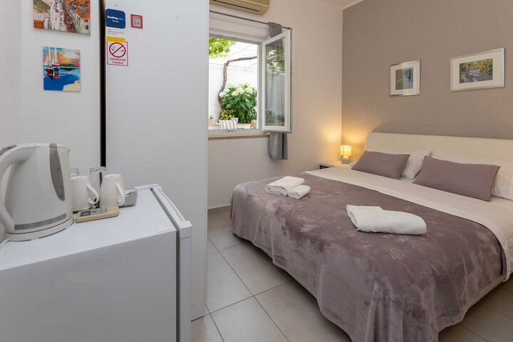 Room 3 of 29