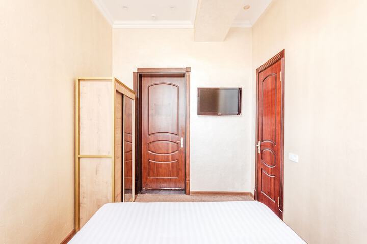 Room 13 of 32