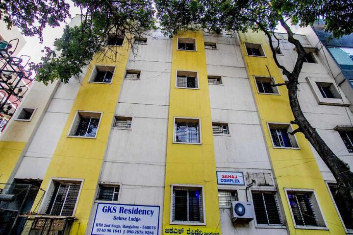 OYO 26817 GKS Residency