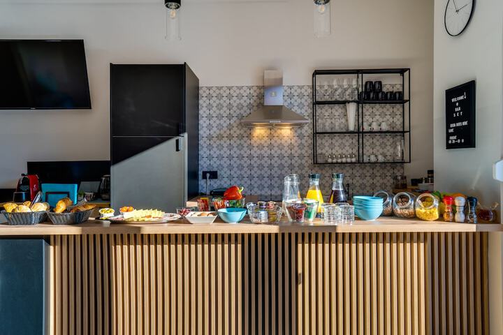 Breakfast/Coffee Service 24 of 39