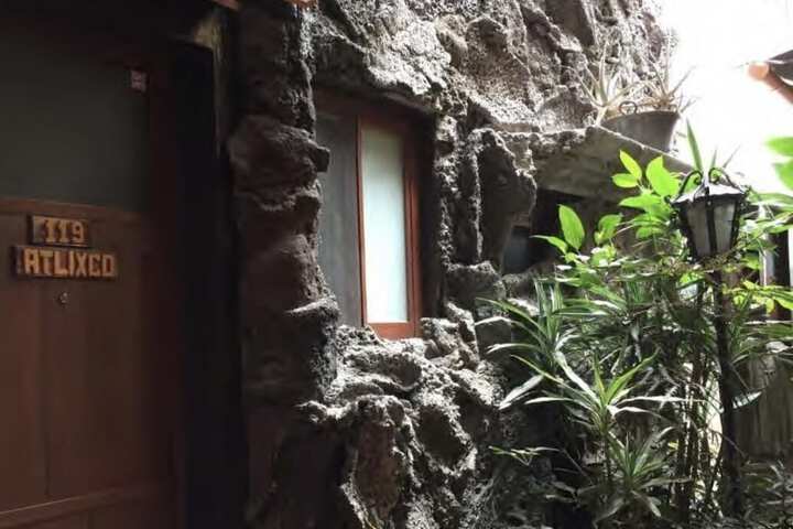 Room 5 of 8