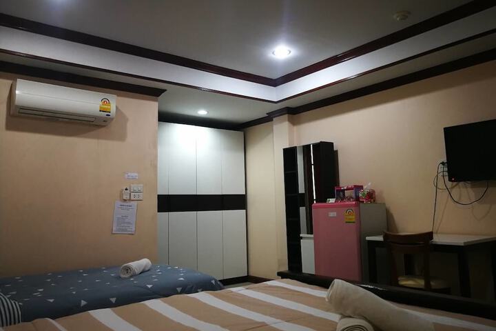 Room 6 of 24