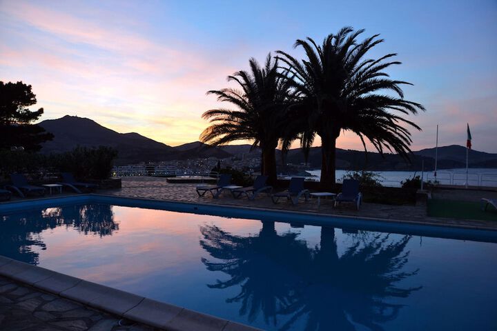 Hotel with Pool