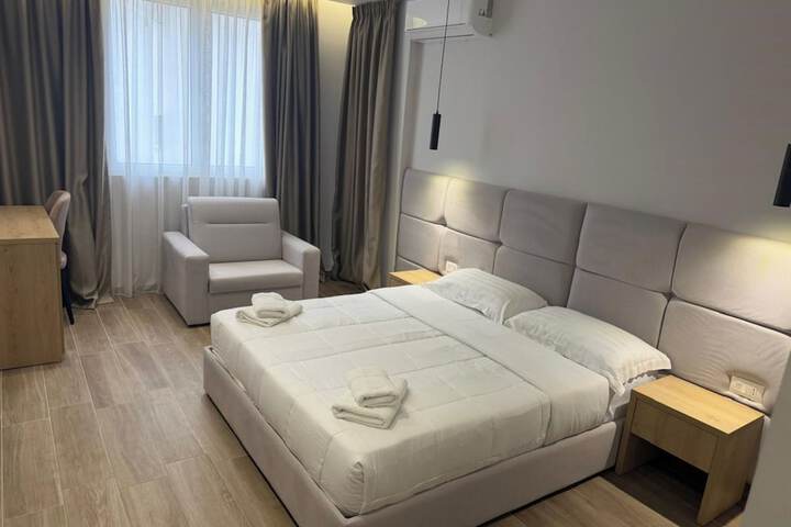 Room 32 of 65