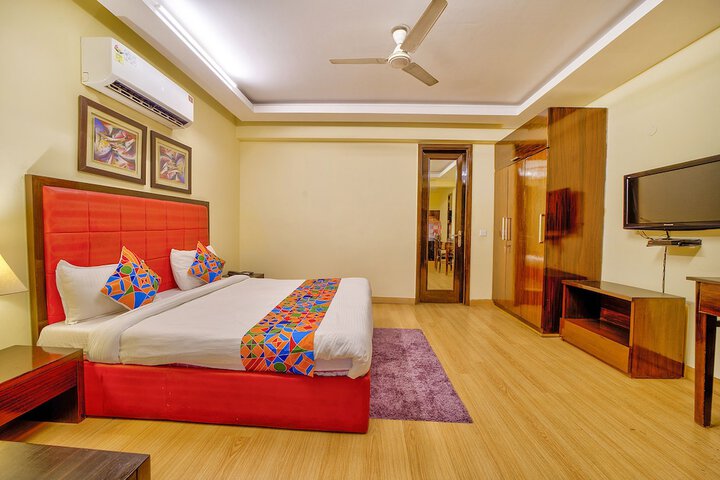 Room 9 of 33